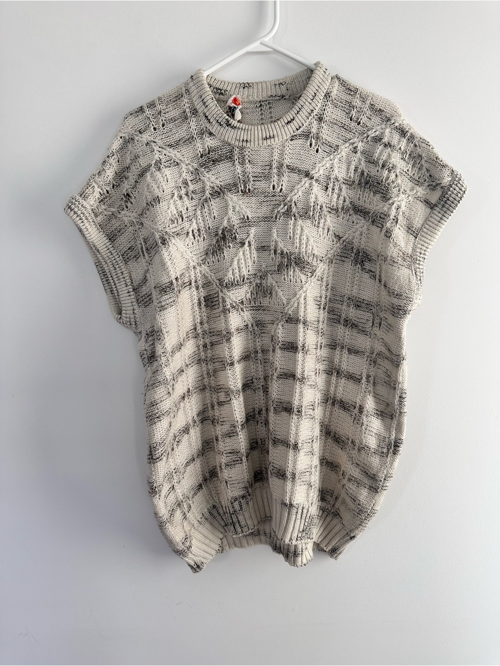 Vintage Cable-Knit Short Sleeve Sweater Vest - Cream/Gray M-XL - Picture 3 of 9